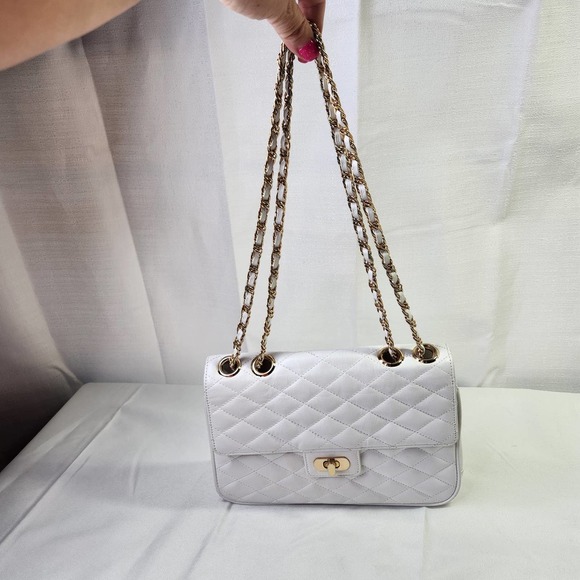 Bonavi Handbags - Vintage Bonavi New York Leather Crossbody Flap Bag Quilted Turn Twist Lock White